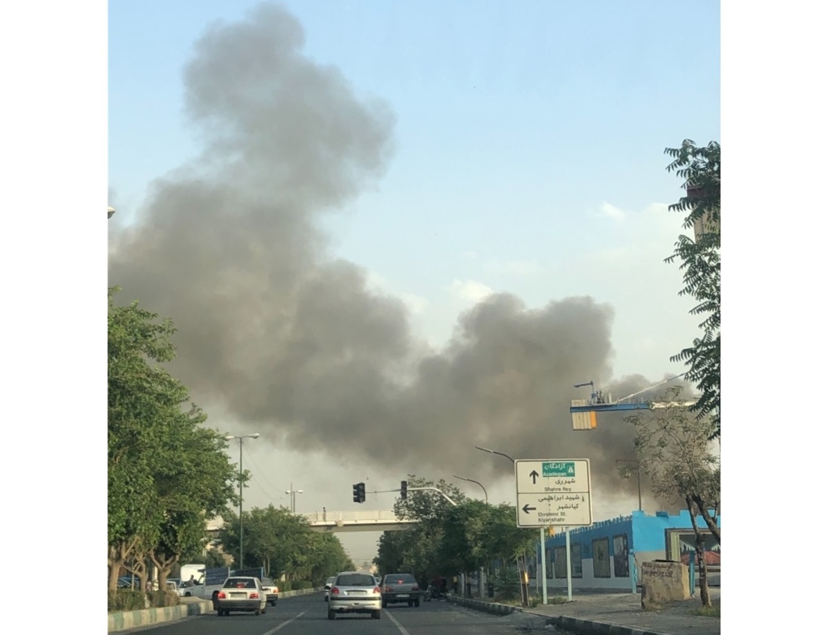 وقوع آتش‌سوزی در خیابان فداییان اسلام +فیلم