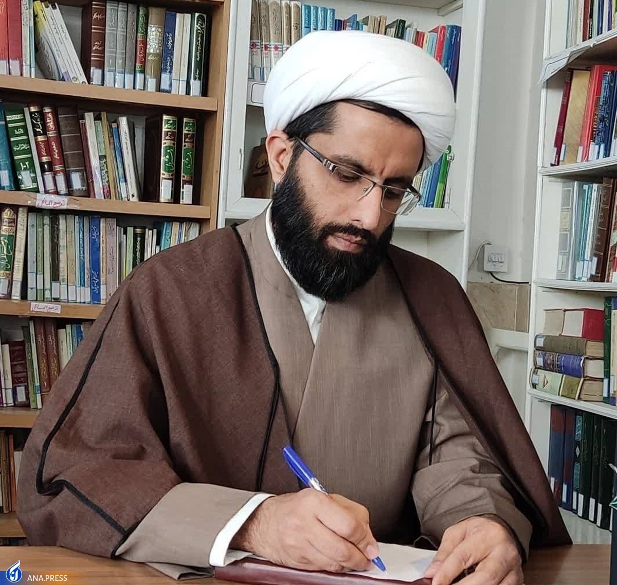حجت‌الاسلام عجمی: دعا یک شیوه تربیتی است
