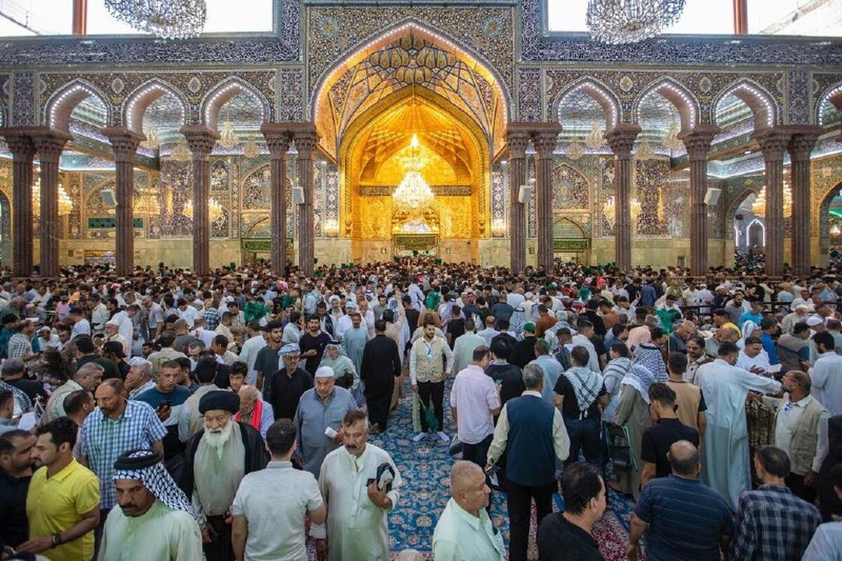 زائران کربلا در روز عرفه به امام حسین (ع) متوسل شدند+ عکس