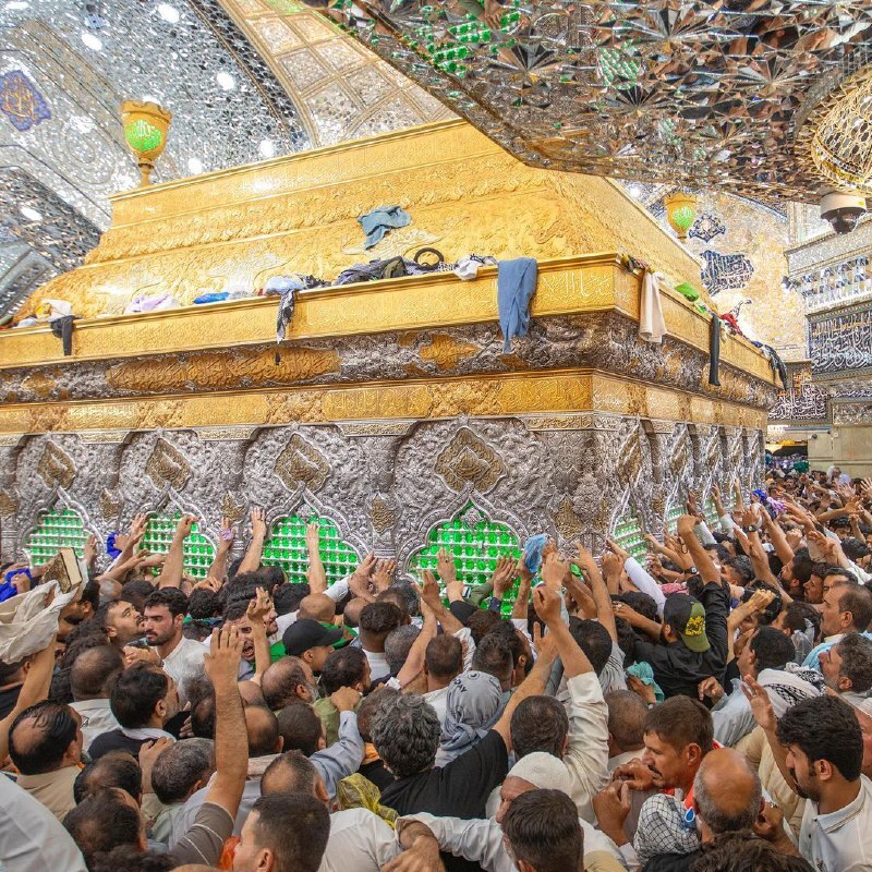 زائران کربلا در روز عرفه به امام حسین (ع) متوسل شدند+عکس