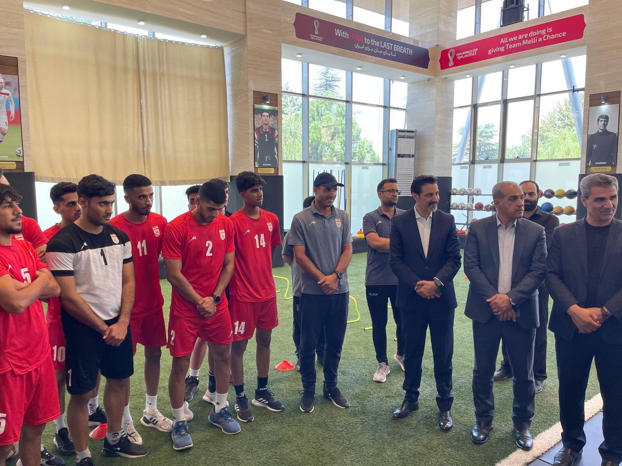 تمرین تیم ملی فوتبال ساحلی در حضور شهردار تهران و رئیس فدراسیون