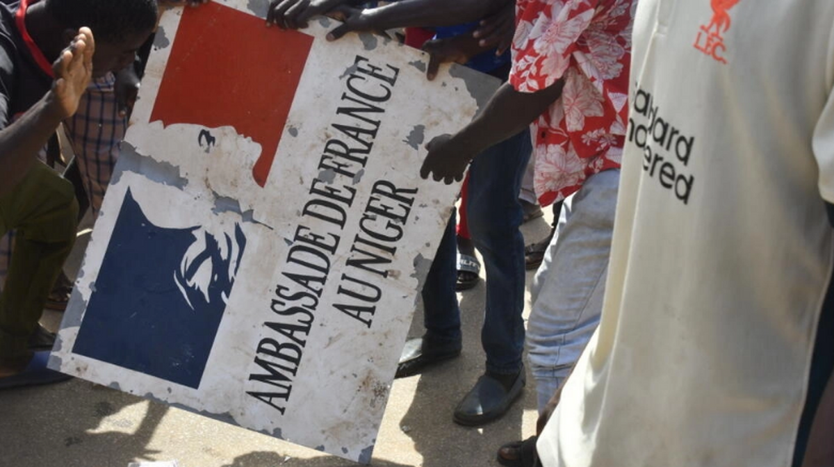 حمله به سفارت فرانسه در نیجر/ پاریس کودتاچیان را تهدید کرد