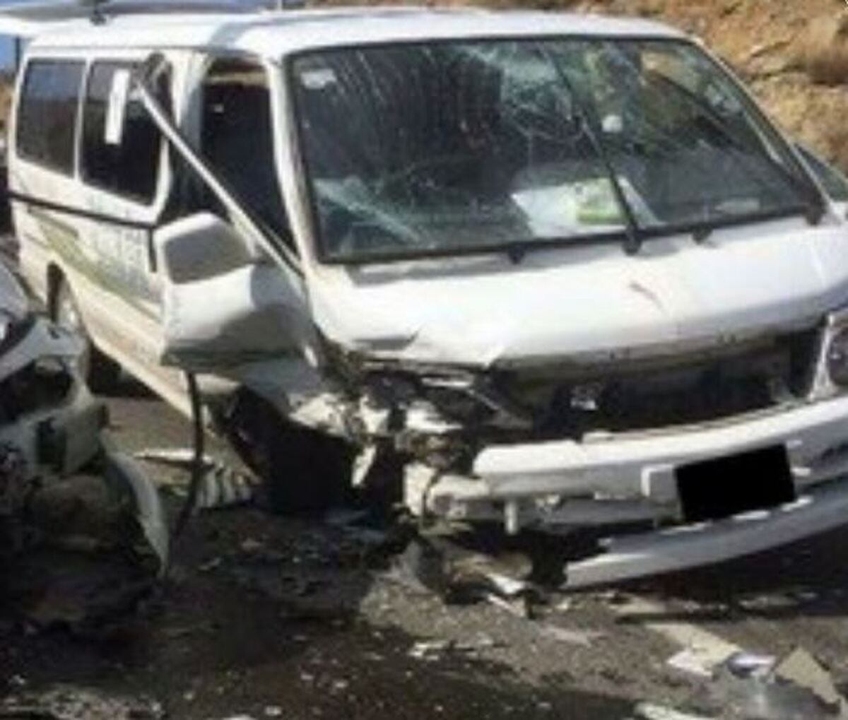 واژگونی یک دستگاه ون حامل زائران ایرانی ۱۵ کشته و مصدوم بر جای گذاشت + فیلم