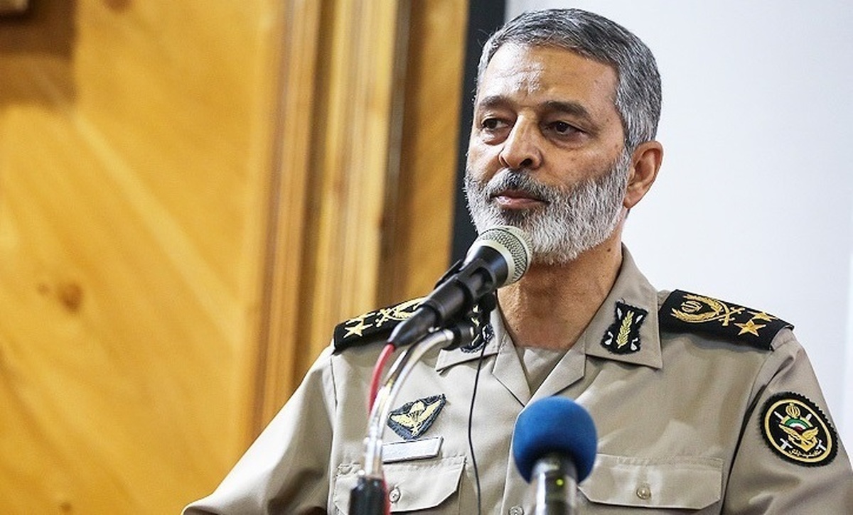سرلشکر موسوی: اهمیت تخصص‌های مختلف در دفاع مقدس تشریح شود