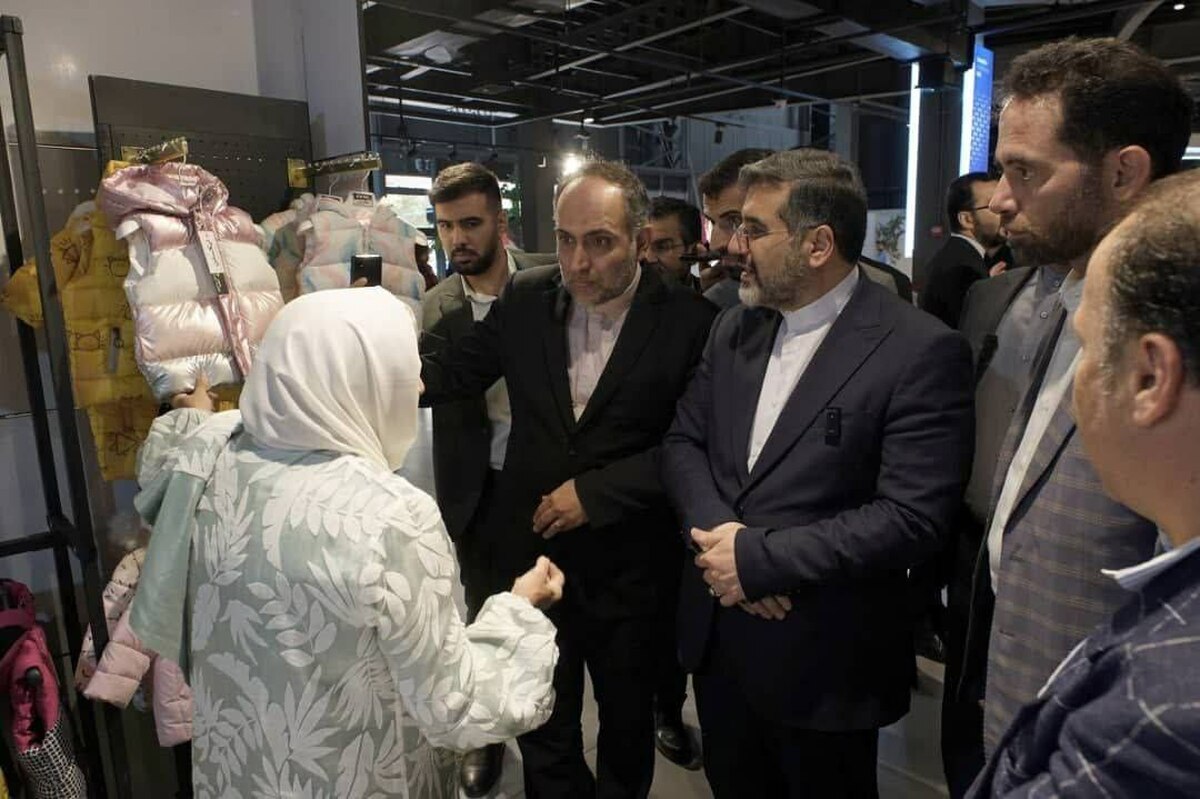 وزیر فرهنگ: نمایشگاه‌ها ملزم به استفاده از زبان فارسی شده و باید اجرا کنند