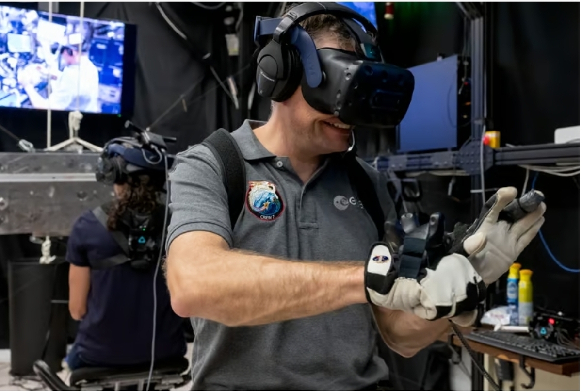 ارسال هدست واقعیت مجازی به فضا برای  کاهش استرس فضانوردان