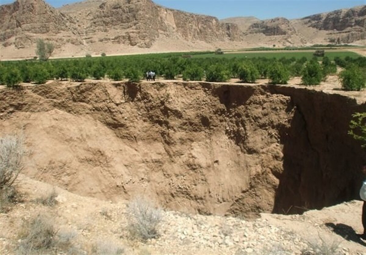 شرایط خطرناک فرونشست زمین در اصفهان و جنوب‌غرب تهران