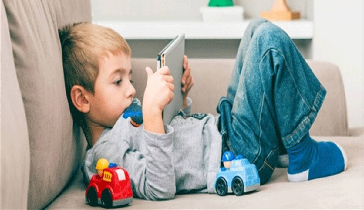 کتاب خواندن کودکان نسل‌ آلفا و تاثیر سرگرمی‌های دیجیتال