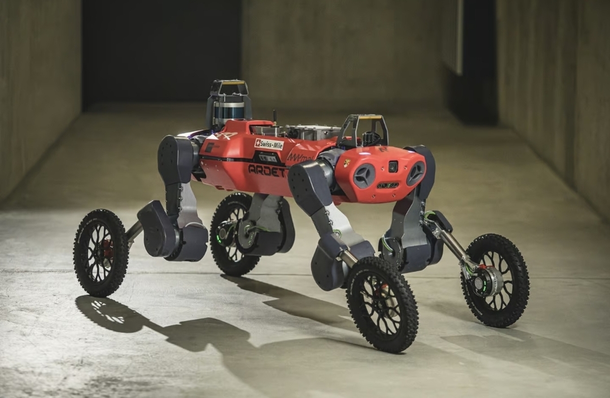 طراحی یک ربات انسان‌نمای چهاروجهی با قابلیت پرتاب به فضا