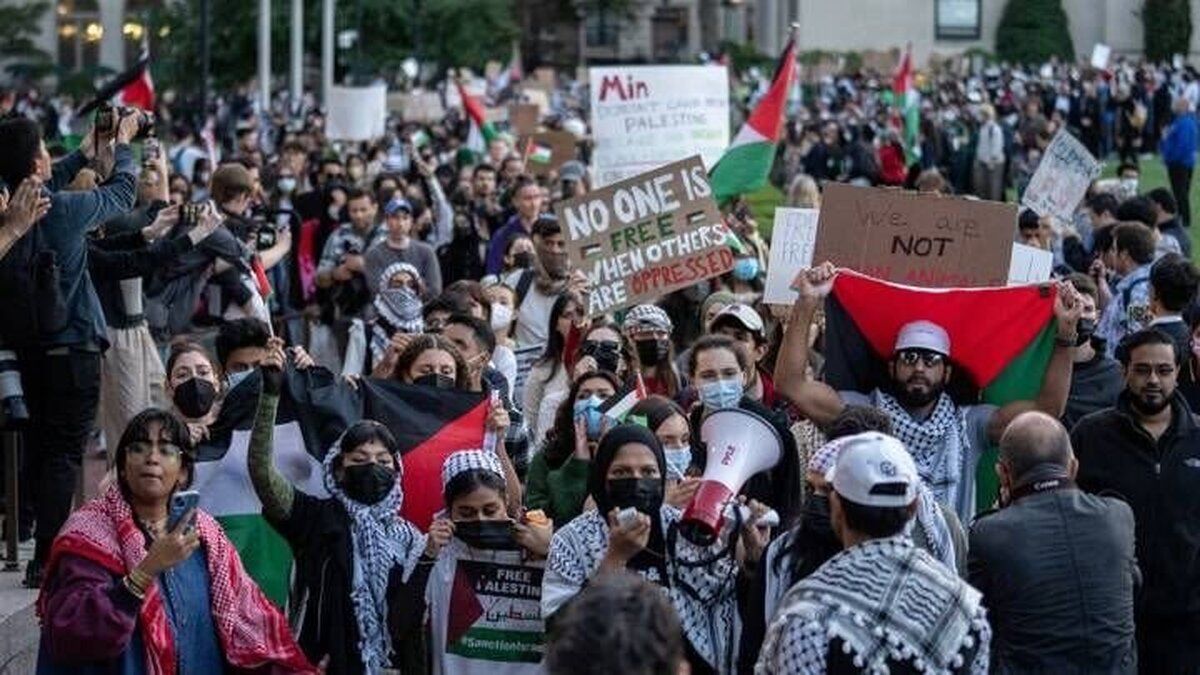 تظاهرات آمریکایی‌ها درحمایت از فلسطین برابر ساختمان نیویورک‌تایمز