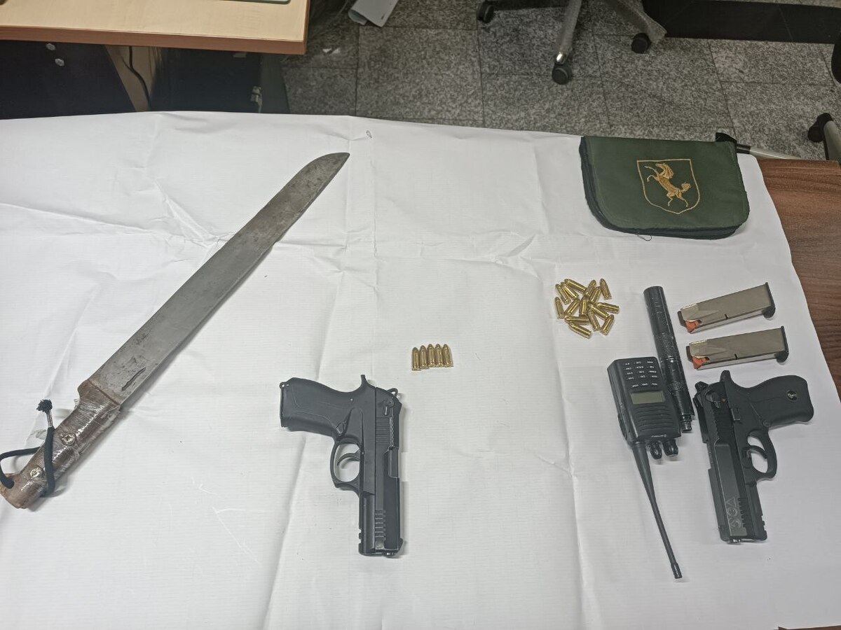 رونمایی پلیس از باند سارقان مسلح تلفن همراه و خریدار مسلح منزل