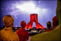 برج-آزادی-تهران-به-مناسبت-روز-هموفیلی-قرمز-شد