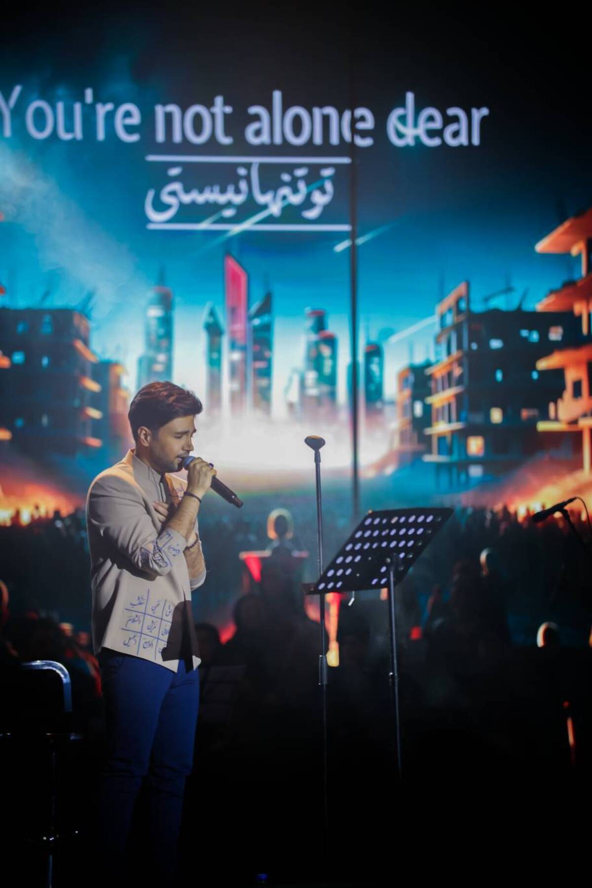 اجرای چندزبانه احسان یاسین در برج میلاد/ وقتی کی‌پاپی‌ها میهمان ویژه کنسرت شدند