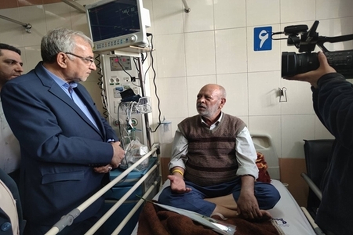 بازدید وزیر بهداشت از اورژانس عوارضی قم تهران و یک مجتمع بیمارستانی
