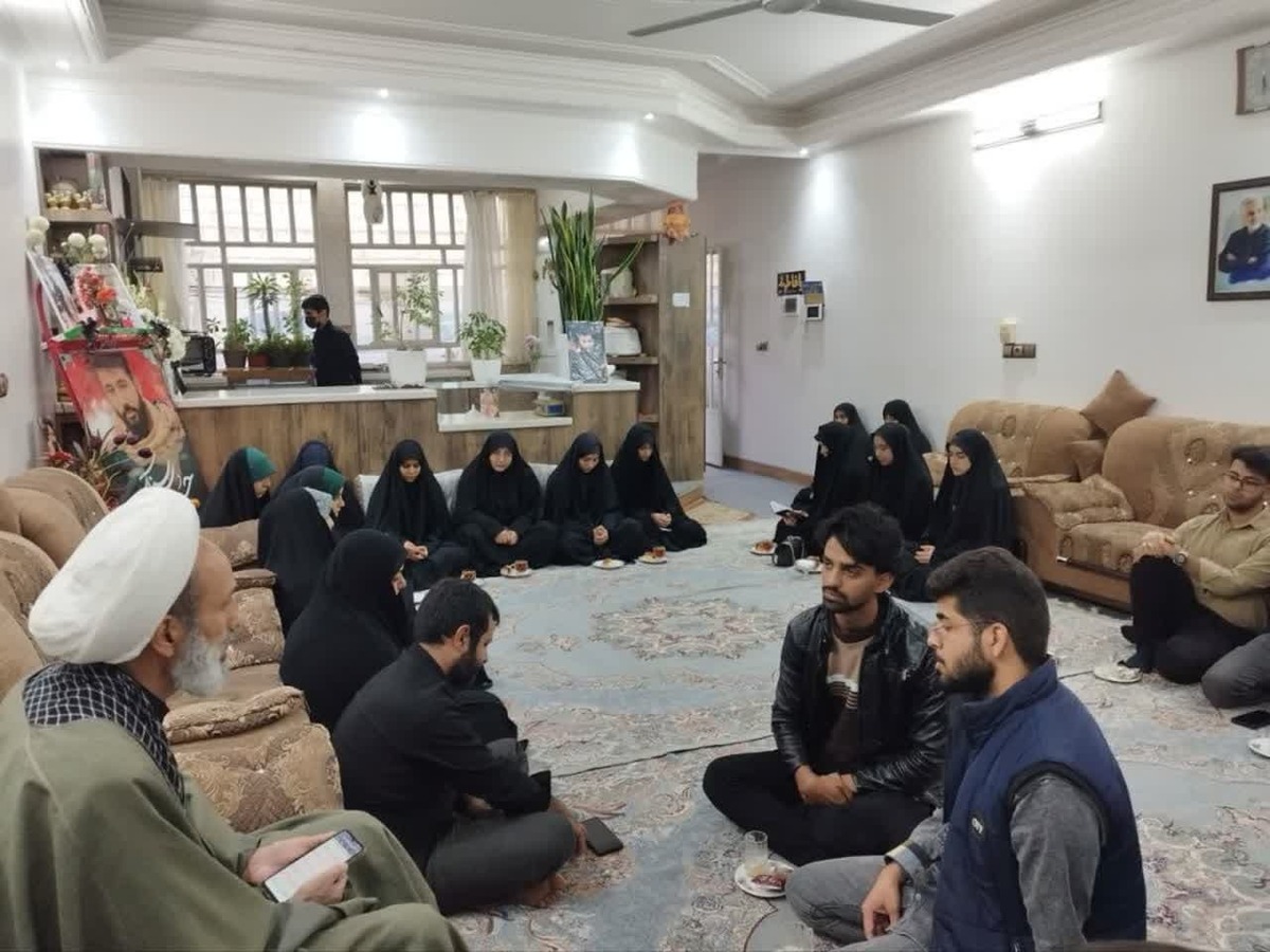 دیدار دانشجویان دانشگاه آزاد یزد با خانواده شهید سرسنگی